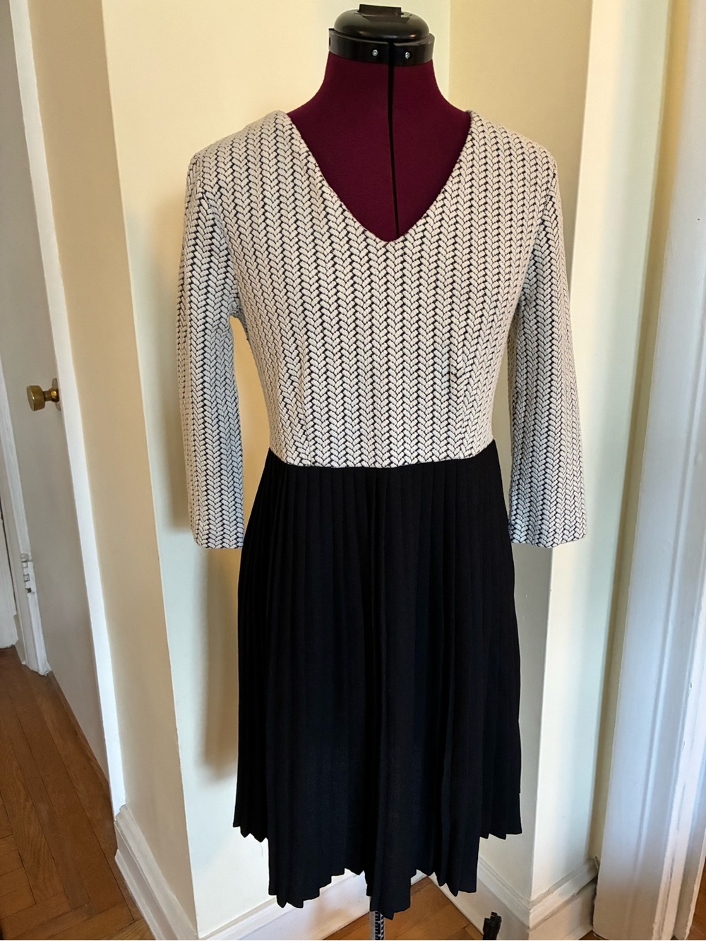 Ganni Anthropologie Black and White V-Neck Pleated Dress Stretchy Jacquard